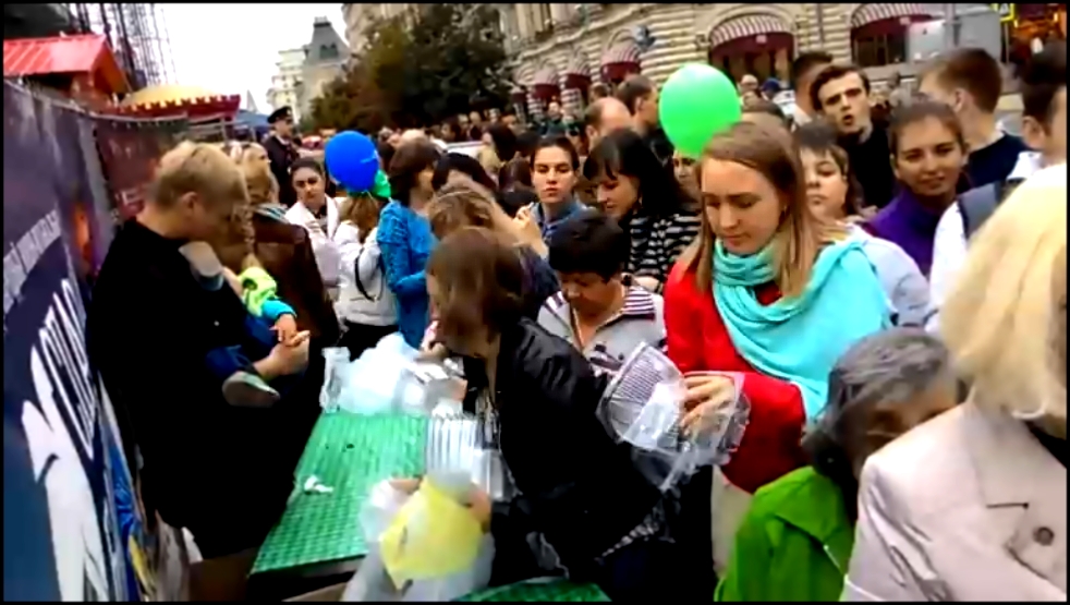 Музыкальный видеоклип Битва за бесплатный салат на Красной площади 