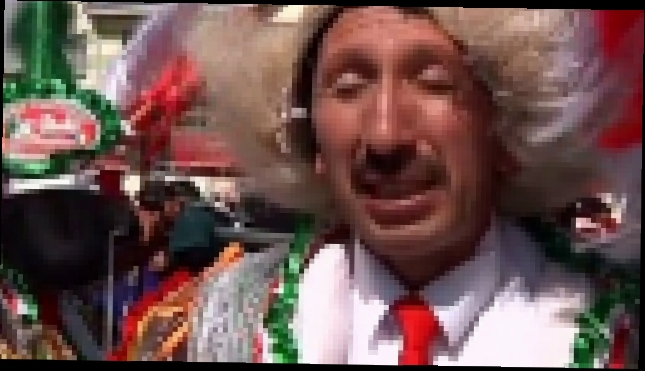 Музыкальный видеоклип Боливийские индейцы танцуют прямо на лодках 