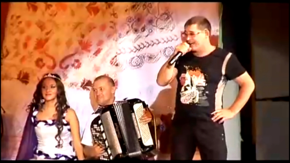 Музыкальный видеоклип Салават Фатхетдинов - Бер егет гармун сайлый (2010) 
