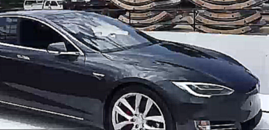 Музыкальный видеоклип Илон Маск продемонстрировал на Tesla Model S, как будет работать платформа-подъемник 