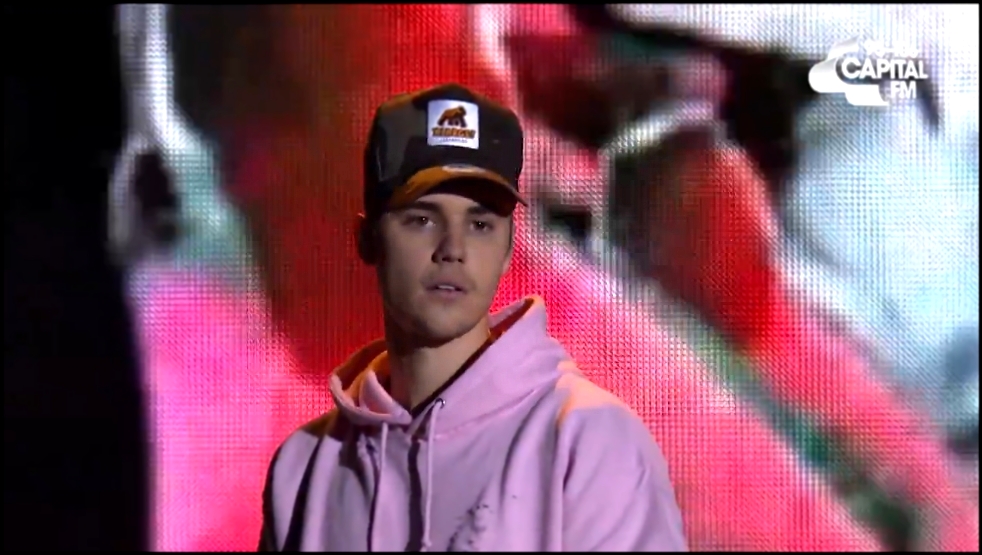 Музыкальный видеоклип Justin Bieber - 'Where Are You Now' (Live At The Jingle Bell Ball 2015) 